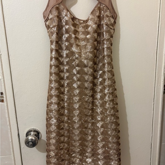 Elegant Sequin Dress in Gold and Pink - Picture 4 of 7